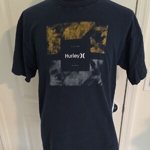 Hurley Men's Navy and Gold Graphic Tee